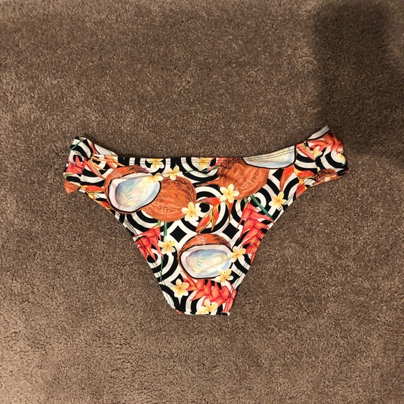 Brazilian Coconut Pattern Bikini (Top and Bottom) - Picture 4 of 8